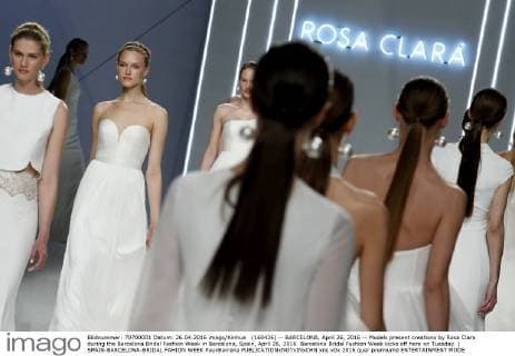 (160426) -- BARCELONA, April 26, 2016 -- Models present creations by Rosa Clara during the Barcelona Bridal Fashion Week in Barcelona, Spain, April 26, 2016. Barcelona Bridal Fashion Week kicks off here on Tuesday. ) SPAIN-BARCELONA-BRIDAL FAHION WEEK PauxBarrena 