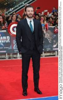 American actor Chris Evans attends the UK Premiere of Captain America: Civil War at Westfield in London on April 26, 2016.  LON20160426238 PAULxTREADWAY