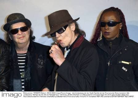 Udo Lindenberg mit der Panik Familie bei der Premiere der Dokumentation Udo Lindenberg: Stärker als die Zeit im Passage Kino. Hamburg, 26.04.2016 Foto:xU.xGlockmannx xFuturexImage