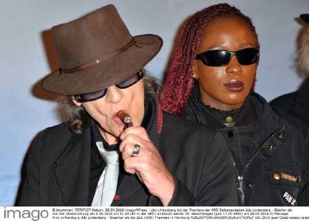 Udo Lindenberg bei der Premiere der ARD Dokumentation Udo Lindenberg - Stärker als die Zeit (Ausstrahlung am 1.05.2016 um 21.45 Uhr in der ARD) anlässlich seines 70. Geburtstages (geb.17.05.1946) am 26.04.2016 im Passage Kino in Hamburg Udo Lindenberg - Staerker als die Zeit (ARD) Premiere in Hamburg 