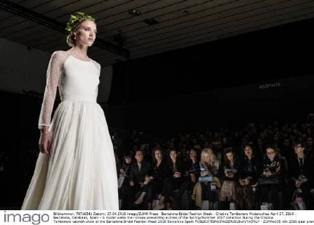Barcelona Bridal Fashion Week - Cristina Tambonero Modenschau April 27, 2016 - Barcelona, Catalonia, Spain - A model walks the runway presenting a dress of the Spring Summer 2017 collection during the Cristina Tamborero catwalk show at the Barcelona Bridal Fashion Week 2016 Barcelona Spain - ZUMAo105