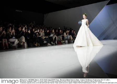Barcelona Bridal Fashion Week - Cristina Tambonero Modenschau April 27, 2016 - Barcelona, Catalonia, Spain - A model walks the runway presenting a dress of the Spring Summer 2017 collection during the Cristina Tamborero catwalk show at the Barcelona Bridal Fashion Week 2016 Barcelona Spain - ZUMAo105