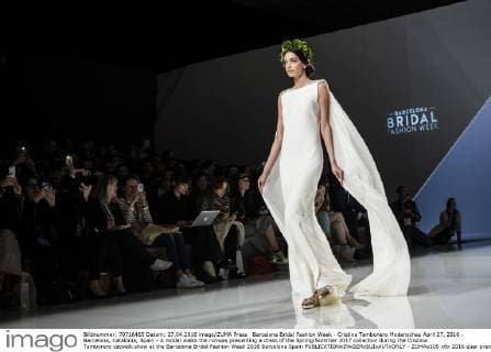 Barcelona Bridal Fashion Week - Cristina Tambonero Modenschau April 27, 2016 - Barcelona, Catalonia, Spain - A model walks the runway presenting a dress of the Spring Summer 2017 collection during the Cristina Tamborero catwalk show at the Barcelona Bridal Fashion Week 2016 Barcelona Spain - ZUMAo105