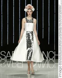 A model wears a creation of designer Isabel Sanchis during the second day of the Barcelona Bridal Fashion Week in Barcelona, Catalonia, Spain, 27 April 2016. ISABEL SANCHI FASHION SHOW !ACHTUNG: NUR REDAKTIONELLE NUTZUNG!  BCN004 20160427-635973872735929661