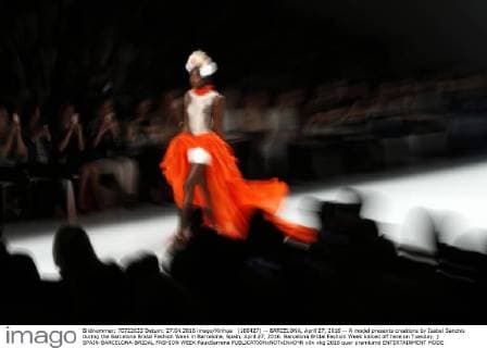 (160427) -- BARCELONA, April 27, 2016 -- A model presents creations by Isabel Sanchis during the Barcelona Bridal Fashion Week in Barcelona, Spain, April 27, 2016. Barcelona Bridal Fashion Week kicked off here on Tuesday. ) SPAIN-BARCELONA-BRIDAL FASHION WEEK PauxBarrena 