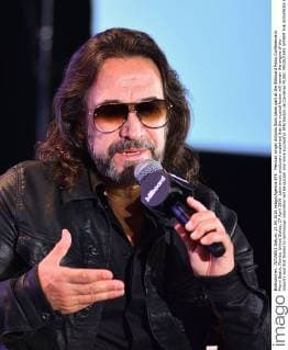 Mexican singer Antonio Solis takes part at the Billboard Music Conference in Miami Beach, Florida, United States, 27 April 2016. Latin music producers explained that the musical fusion will remain the engine of the industry and that thanks to technology innovation will be quicker and more successful. EFE Gaston de Cardenas MUSIC PRODUCERS AFFIRM THE ADVANCES OF TECHNOLOGY WIL WALLOW INNOVATION !ACHTUNG: NUR REDAKTIONELLE NUTZUNG!  MBE019 20160428-635974091754587516