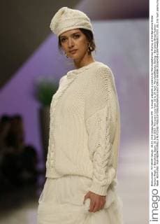 A model presents a creation by Marylise&Rembo Styling at the Barcelona Bridal Fashion Week, in Barcelona, Spain, 28 April 2016. The event runs from 26 to 29 April. Marylise&Rembo Styling - Barcelona Bridal Fashion Week !ACHTUNG: NUR REDAKTIONELLE NUTZUNG!  GRA090 20160428-635974440638373721