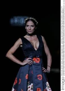 Yolanda Ruiz, wife of Spanish goalkeeer Pepe Reina, presents a creation by Ana Torres at the Barcelona Bridal Fashion Week, in Barcelona, Spain, 28 April 2016. The event runs from 26 to 29 April. Ana Torres - Barcelona Bridal Fashion Week !ACHTUNG: NUR REDAKTIONELLE NUTZUNG!  GRA209 20160428-635974521518241575