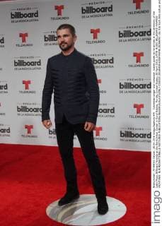 Colombian singer and composer Juanes poses as he arrives at the ceremony of the Latin Music Billboard Awards at the BankUnited Center in Coral Gables, Florida, United States, 28 April 2016. LATIN MUSIC BILLBOARD AWARDS !ACHTUNG: NUR REDAKTIONELLE NUTZUNG!  CGS025 20160429-635974978128294292