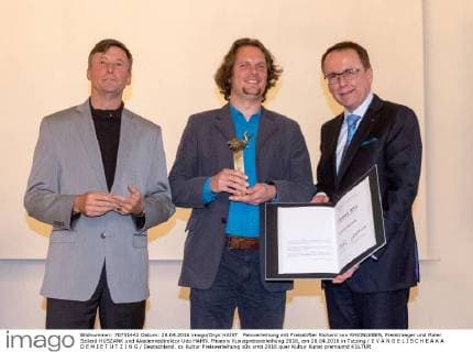 Peisverleihung mit Preisstifter Richard von RHEINLEBEN, Preistraeger und Maler Szilard HUSZANK und Akademiedirektor Udo HAHN. Phoenix Kunstpreisverleihung 2016, am 28.04.2016 in Tutzing E V A N G E L I S C H E A K A D E M I E T U T Z I N G Deutschland. xx
