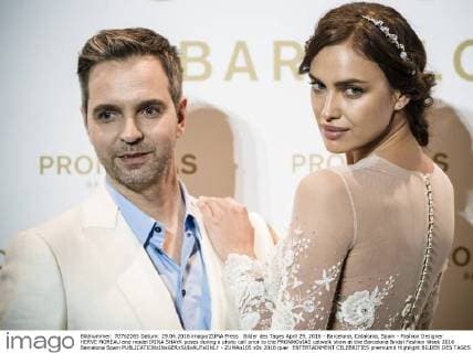 Bilder des Tages April 29, 2016 - Barcelona, Catalonia, Spain - Fashion Designer HERVE MOREAU and model IRINA SHAYK poses during a photo call prior to the PRONNOVIAS catwalk show at the Barcelona Bridal Fashion Week 2016 Barcelona Spain - ZUMAo105