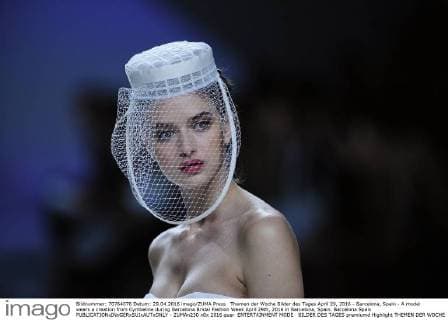 Themen der Woche Bilder des Tages April 29, 2016 - Barcelona, Spain - A model wears a creation from Cymbeline during Barcelona Bridal Fashion Week April 29th, 2016 in Barcelona, Spain. Barcelona Spain  - ZUMAn230
