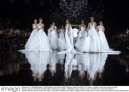 Russian model Irina Shayk (C) wears a creation during the rehearsal of the fashion show by Pronovias in the Barcelona Bridal Fashion Week, in Barcelona, Spain, 29 April 2016. The event runs from 26 to 29 April. Barcelona Bridal Fashion Week !ACHTUNG: NUR REDAKTIONELLE NUTZUNG!  BRI01 20160429-635975648491662305