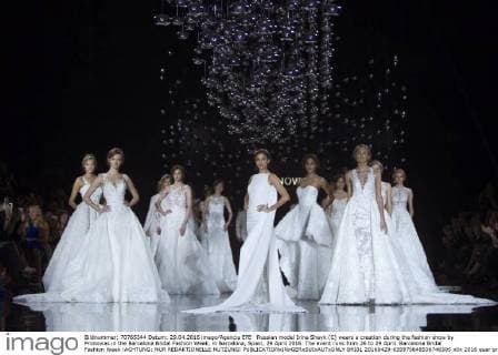 Russian model Irina Shayk (C) wears a creation during the fashion show by Pronovias in the Barcelona Bridal Fashion Week, in Barcelona, Spain, 29 April 2016. The event runs from 26 to 29 April. Barcelona Bridal Fashion Week !ACHTUNG: NUR REDAKTIONELLE NUTZUNG!  BRI01 20160429-635975648536746305
