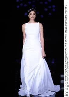 April 29, 2016 - Barcelona, Spain - Irina Shayk wears a creation from Pronovias during Barcelona Bridal Fashion Week April 29th, 2016 in Barcelona, Spain. Barcelona Spain  - ZUMAn230
