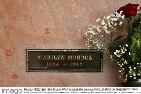 IMAGO ICONS: Marilyn Monroe Feb. 28, 2011 - Los Angeles, CA, USA - OT_334619_KEEL_CELEBRITIES.SCOTT KEELER (02 23 2011 LOS ANGELES) 26. If you can t spot your favorite Hollywood star in person while in Los Angeles, you can still visit celebrities at their final resting place. The late actress Marilyn Monroe is interred in a mausoleum in the Westwood Village Memorial Park Cemetery in Westwood, Los Angeles. Fans have left lipstick marks after kissing the wall of the mausoleum. The vacant space to the left of Monroe was purchased by Playboy Enterprises founder High Hefner in 1992 as his final resting place. SCOTT KEELER, TIMES - ZUMAs70_