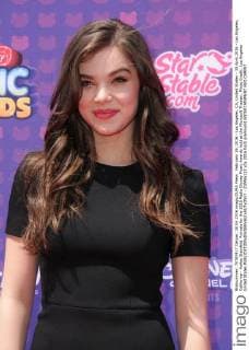 February 19, 2016 - Los Angeles, CA, United States - 30 April 2016 - Los Angeles, California - Hailee Steinfeld. Arrivals for the 2016 Radio Disney Music Awards held at the Microsoft Theater. Photo Credit: Los Angeles United States - ZUMAa123