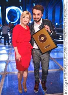 ZDF - C a r m e n N e b e l. Fernsehmoderatorin Carmen Nebel und Sänger Jonathan Zelter anläßlich der ZDF - Fernsehshow Willkommen bei C A R M E N N E B E L am 30.04.2016 in der Freiheitshalle Hof.