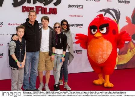 Thomas Heinze mit Freundin Jackie Brown und Kindern Sam, Lucille und Lennon - Deutschlandpremiere von Angry Birds in Berlin am 01.05.2016. Deutschlandpremiere - Angry Birds