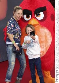 Xenia Seeberg mit Sohn Philip-Elias Martinek bei der Premiere des Kinofilms Angry Birds: Der Film The Angry Birds Movie im CineStar Sony Center. Berlin, 01.05.2016 Foto:xA.xBuggex xFuturexImage