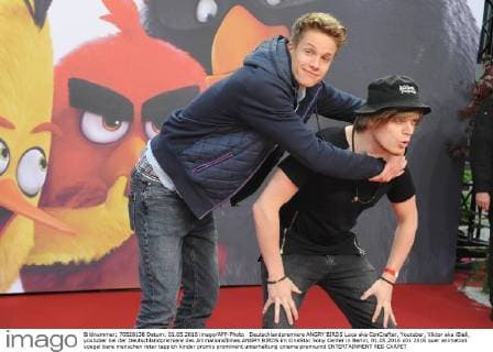 Deutschlandpremiere ANGRY BIRDS Luca aka ConCrafter, Youtuber, Viktor aka iBlali, youtuber bei der Deutschlandpremiere des Animationsfilmes ANGRY BIRDS im CineStar Sony Center in Berlin, 01.05.2016
