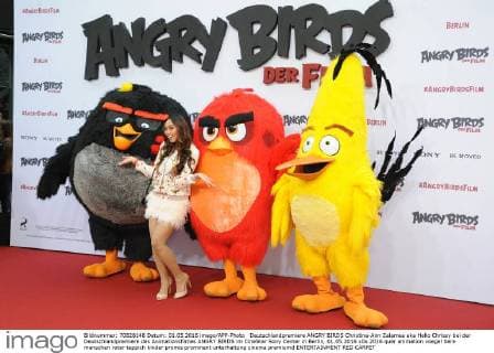 Deutschlandpremiere ANGRY BIRDS Christina-Ann Zalamea aka Hello Chrissy bei der Deutschlandpremiere des Animationsfilmes ANGRY BIRDS im CineStar Sony Center in Berlin, 01.05.2016