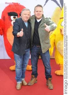 Deutschlandpremiere ANGRY BIRDS Axel Prahl, Axel Stein bei der Deutschlandpremiere des Animationsfilmes ANGRY BIRDS im CineStar Sony Center in Berlin, 01.05.2016