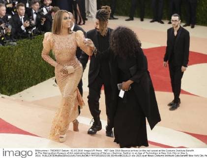 MET Gala 2016 Beyonce arrives on the red carpet at the Costume Institute Benefit at The Metropolitan Museum of Art celebrating the opening of Manus x Machina: Fashion in an Age of Technology in New York City on May 2, 2016.  NYP20160502105 JOHNxANGELILLO