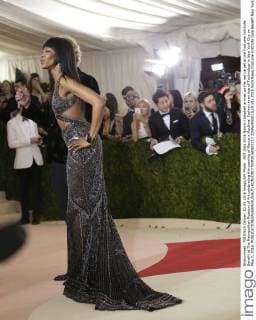 MET Gala 2016 Naomi Campbell arrives on the red carpet at the Costume Institute Benefit at The Metropolitan Museum of Art celebrating the opening of Manus x Machina: Fashion in an Age of Technology in New York City on May 2, 2016.  NYP20160502117 JOHNxANGELILLO