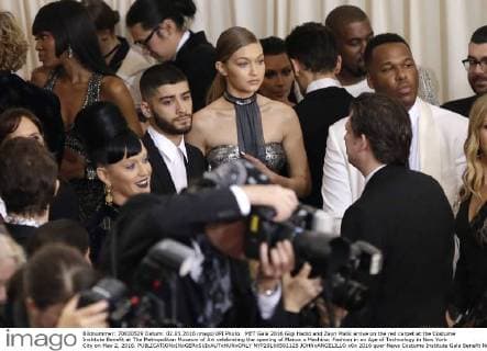 MET Gala 2016 Gigi Hadid and Zayn Malik arrive on the red carpet at the Costume Institute Benefit at The Metropolitan Museum of Art celebrating the opening of Manus x Machina: Fashion in an Age of Technology in New York City on May 2, 2016.  NYP20160502125 JOHNxANGELILLO