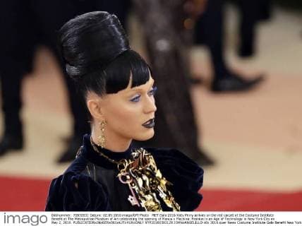 MET Gala 2016 Katy Perry arrives on the red carpet at the Costume Institute Benefit at The Metropolitan Museum of Art celebrating the opening of Manus x Machina: Fashion in an Age of Technology in New York City on May 2, 2016.  NYP20160502129 JOHNxANGELILLO