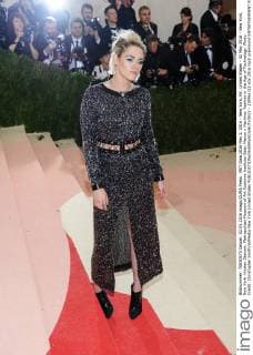 MET Gala 2016 May 2, 2016 - New York, NY, United States - 02 May 2016 - New York, New York- Kristen Stewart. Metropolitan Museum of Art Costume Institute Gala: Manus x Machina: Fashion in the Age of Technology. Photo Credit: Christopher Smith AdMedia New York United States - ZUMAa123