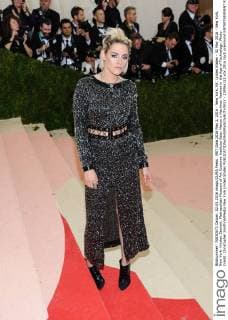 MET Gala 2016 May 2, 2016 - New York, NY, United States - 02 May 2016 - New York, New York- Kristen Stewart. Metropolitan Museum of Art Costume Institute Gala: Manus x Machina: Fashion in the Age of Technology. Photo Credit: Christopher Smith AdMedia New York United States - ZUMAa123