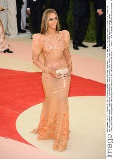 MET Gala 2016 May 2, 2016 - New York, NY, United States - 02 May 2016 - New York, New York- Beyonce Knowles. Metropolitan Museum of Art Costume Institute Gala: Manus x Machina: Fashion in the Age of Technology. Photo Credit: Christopher Smith AdMedia New York United States - ZUMAa123