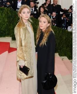MET Gala 2016 May 2, 2016 - New York, NY, United States - 02 May 2016 - New York, New York- Mary Kate Olsen, Ashley Olsen. Metropolitan Museum of Art Costume Institute Gala: Manus x Machina: Fashion in the Age of Technology. Photo Credit: Christopher Smith AdMedia New York United States - ZUMAa123