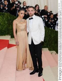 MET Gala 2016 May 2, 2016 - New York, NY, United States - 02 May 2016 - New York, New York- FKA Twigs, Robert Pattinson. Metropolitan Museum of Art Costume Institute Gala: Manus x Machina: Fashion in the Age of Technology. Photo Credit: Christopher Smith AdMedia New York United States - ZUMAa123