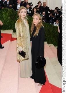 MET Gala 2016 May 2, 2016 - New York, NY, United States - 02 May 2016 - New York, New York- Mary Kate Olsen, Ashley Olsen. Metropolitan Museum of Art Costume Institute Gala: Manus x Machina: Fashion in the Age of Technology. Photo Credit: Christopher Smith AdMedia New York United States - ZUMAa123