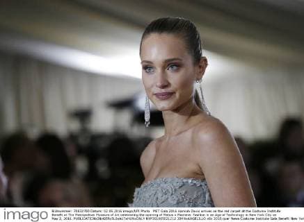 MET Gala 2016 Hannah Davis arrives on the red carpet at the Costume Institute Benefit at The Metropolitan Museum of Art celebrating the opening of Manus x Machina: Fashion in an Age of Technology in New York City on May 2, 2016.  NYP201605021212 JOHNxANGELILLO