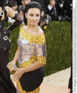 MET Gala 2016 Demi Lovato arrive on the red carpet at the Costume Institute Benefit at The Metropolitan Museum of Art celebrating the opening of Manus x Machina: Fashion in an Age of Technology in New York City on May 2, 2016.  NYP201605021293 JOHNxANGELILLO