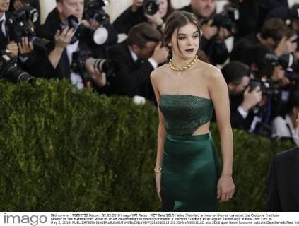 MET Gala 2016 Hailee Steinfeld arrives on the red carpet at the Costume Institute Benefit at The Metropolitan Museum of Art celebrating the opening of Manus x Machina: Fashion in an Age of Technology in New York City on May 2, 2016.  NYP2016050212181 JOHNxANGELILLO