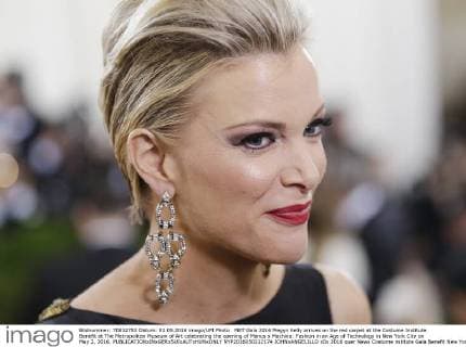 MET Gala 2016 Megyn Kelly arrives on the red carpet at the Costume Institute Benefit at The Metropolitan Museum of Art celebrating the opening of Manus x Machina: Fashion in an Age of Technology in New York City on May 2, 2016.  NYP2016050212174 JOHNxANGELILLO