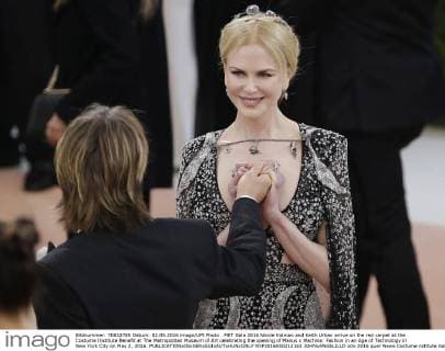 MET Gala 2016 Nicole Kidman and Keith Urban arrive on the red carpet at the Costume Institute Benefit at The Metropolitan Museum of Art celebrating the opening of Manus x Machina: Fashion in an Age of Technology in New York City on May 2, 2016.  NYP2016050212163 JOHNxANGELILLO
