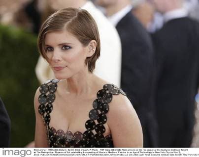 MET Gala 2016 Kate Mara arrives on the red carpet at the Costume Institute Benefit at The Metropolitan Museum of Art celebrating the opening of Manus x Machina: Fashion in an Age of Technology in New York City on May 2, 2016.  NYP2016050212159 JOHNxANGELILLO