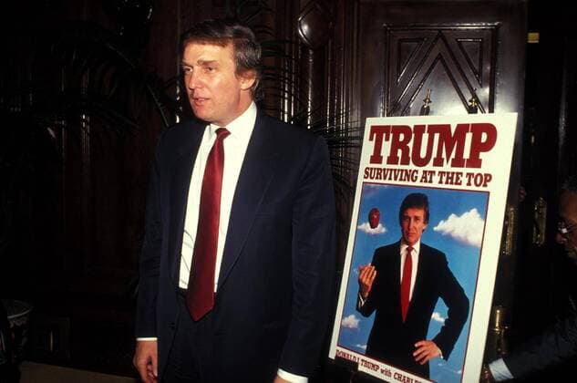 New York, New York, U.S. - L0527.DONALD TRUMP SIGNS COPIES OF HIS BOOK SURVIVING AT THE TOP .AT THE PLAZA HOTEL IN NEW YORK New York 09 27 1990. 1990.DONALDTRUMPRETRO - ZUMAba9_