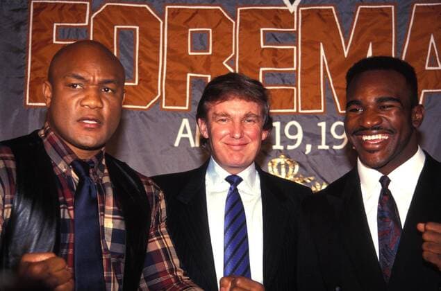 New York, New York, U.S. - L0812.GEORGE FOREMAN VS. EVANDER HOLYFIELD PRESS CONFERENCE.AT THE GRAND HYATT HOTEL IN NEW YORK New York 11 20 90.GEORGE FOREMAN, DONALD TRUMP AND EVANDER HOLYFIELD. 1990.DONALDTRUMPRETRO - ZUMAba9_