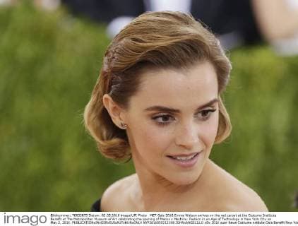 MET Gala 2016 Emma Watson arrives on the red carpet at the Costume Institute Benefit at The Metropolitan Museum of Art celebrating the opening of Manus x Machina: Fashion in an Age of Technology in New York City on May 2, 2016.  NYP2016050212198 JOHNxANGELILLO
