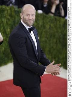 MET Gala 2016 Jason Statham arrives on the red carpet at the Costume Institute Benefit at The Metropolitan Museum of Art celebrating the opening of Manus x Machina: Fashion in an Age of Technology in New York City on May 2, 2016.  NYP2016050212148 JOHNxANGELILLO