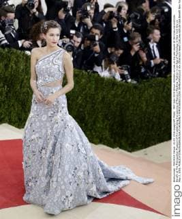 MET Gala 2016 Allison Williams arrives on the red carpet at the Costume Institute Benefit at The Metropolitan Museum of Art celebrating the opening of Manus x Machina: Fashion in an Age of Technology in New York City on May 2, 2016.  NYP2016050212155 JOHNxANGELILLO