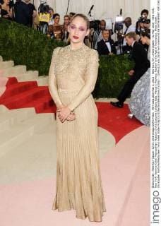 MET Gala 2016 May 2, 2016 - New York, NY, United States - 02 May 2016 - New York, New York- Jemima Kirke. Metropolitan Museum of Art Costume Institute Gala: Manus x Machina: Fashion in the Age of Technology. Photo Credit: Christopher Smith AdMedia New York United States - ZUMAa123
