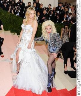 MET Gala 2016 May 2, 2016 - New York, NY, United States - 02 May 2016 - New York, New York- Kate Hudson, Lady Gaga. Metropolitan Museum of Art Costume Institute Gala: Manus x Machina: Fashion in the Age of Technology. Photo Credit: Christopher Smith AdMedia New York United States - ZUMAa123